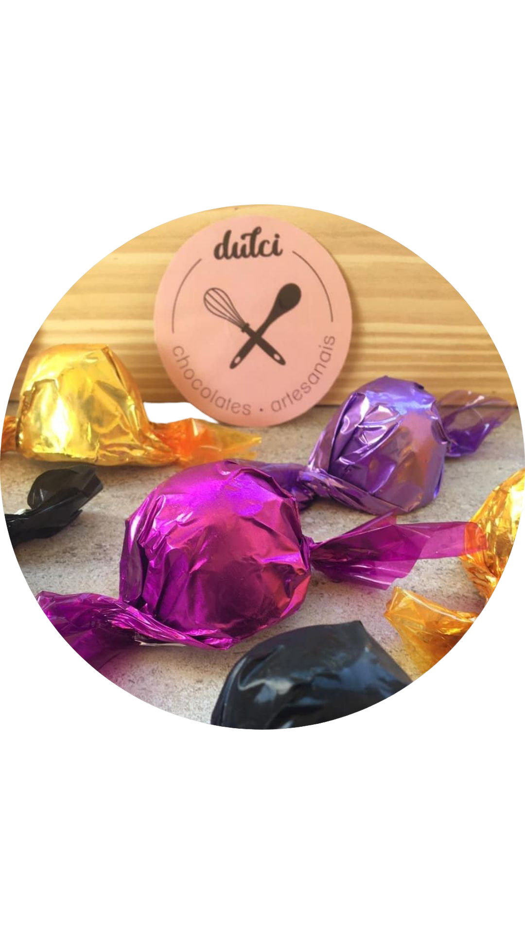 Foto com trufas e logo da dulci